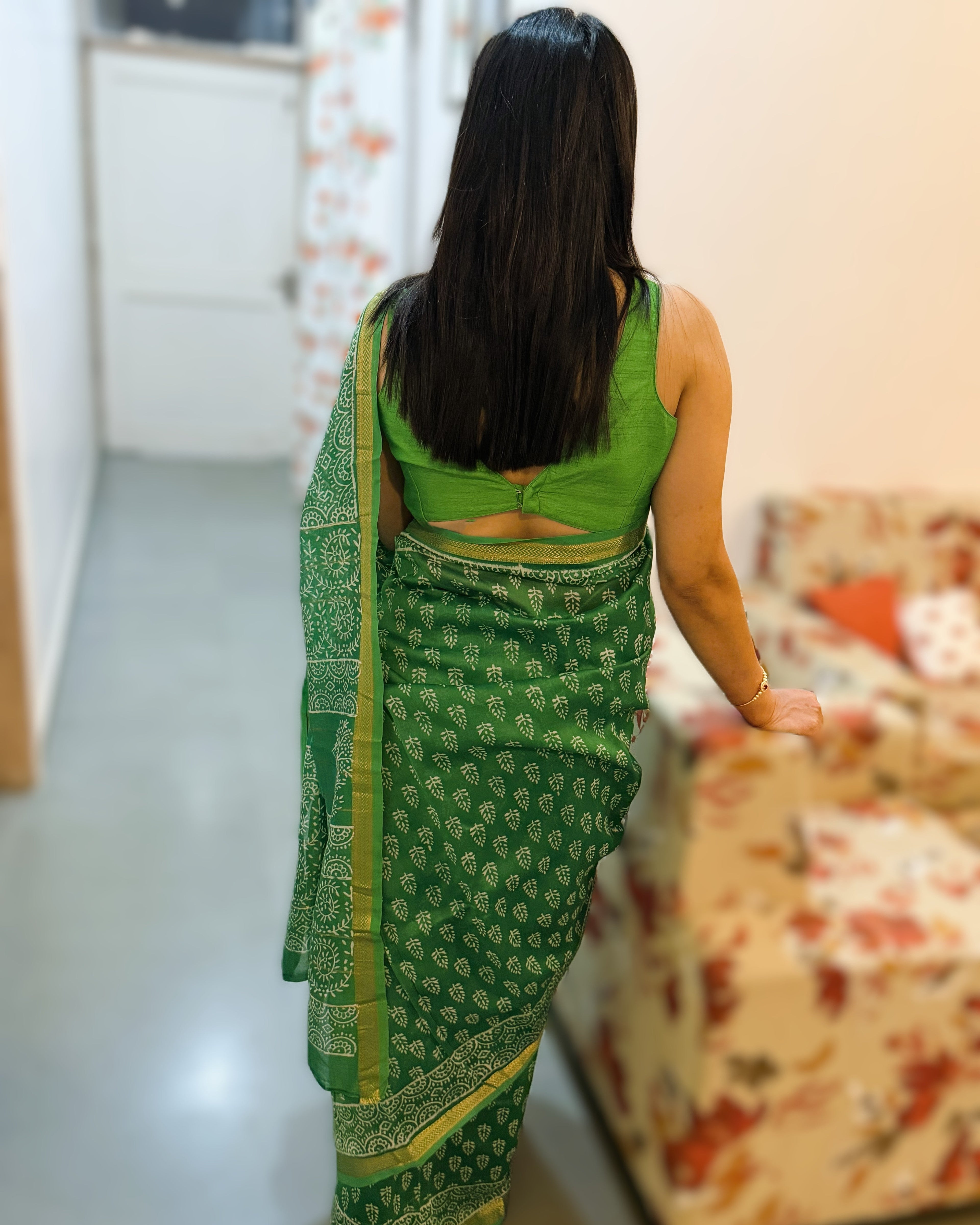 Pallu design of leaf print Maheshwari silk saree in green