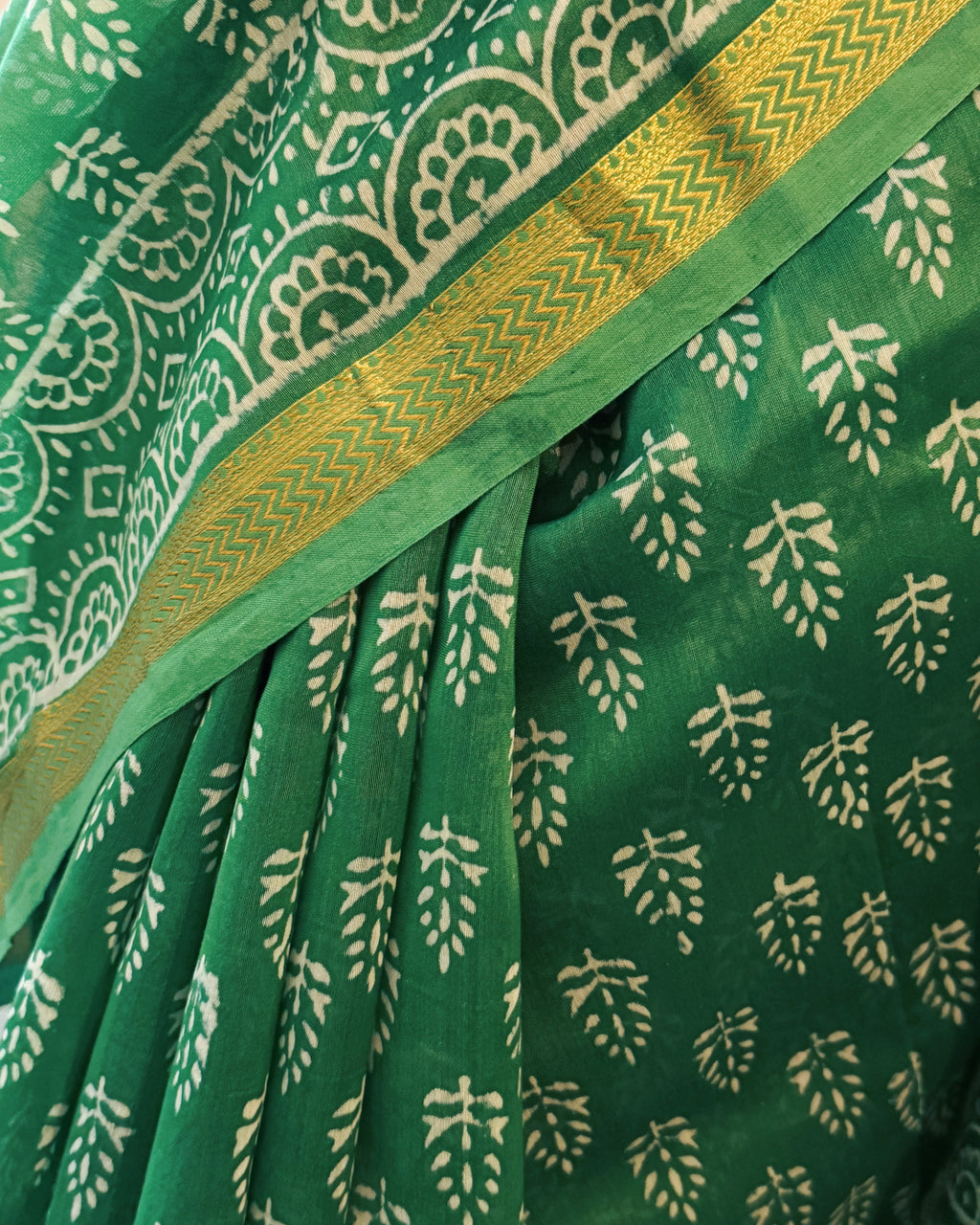 Border design of green leaf print Maheshwari silk saree