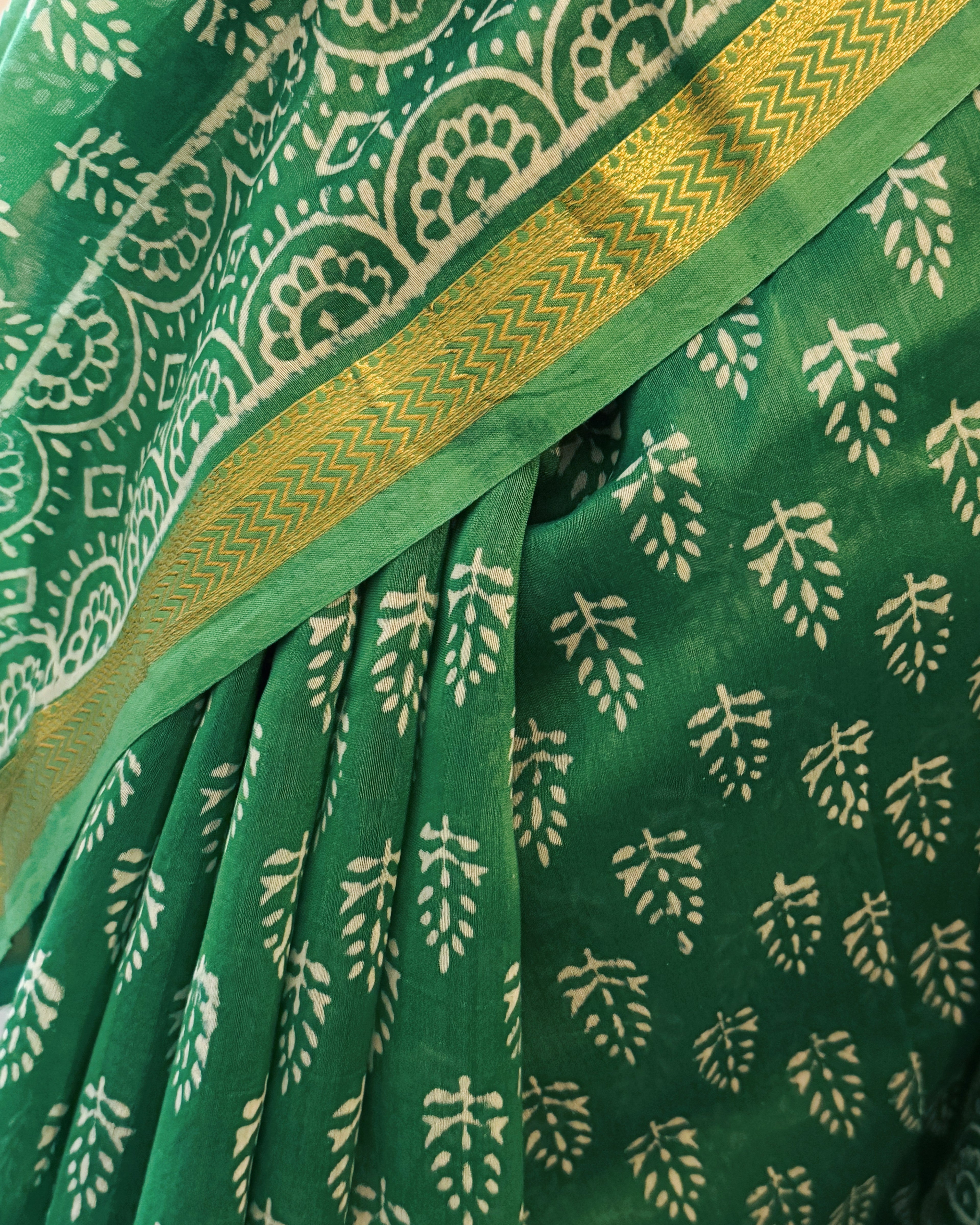 Border design of green leaf print Maheshwari silk saree