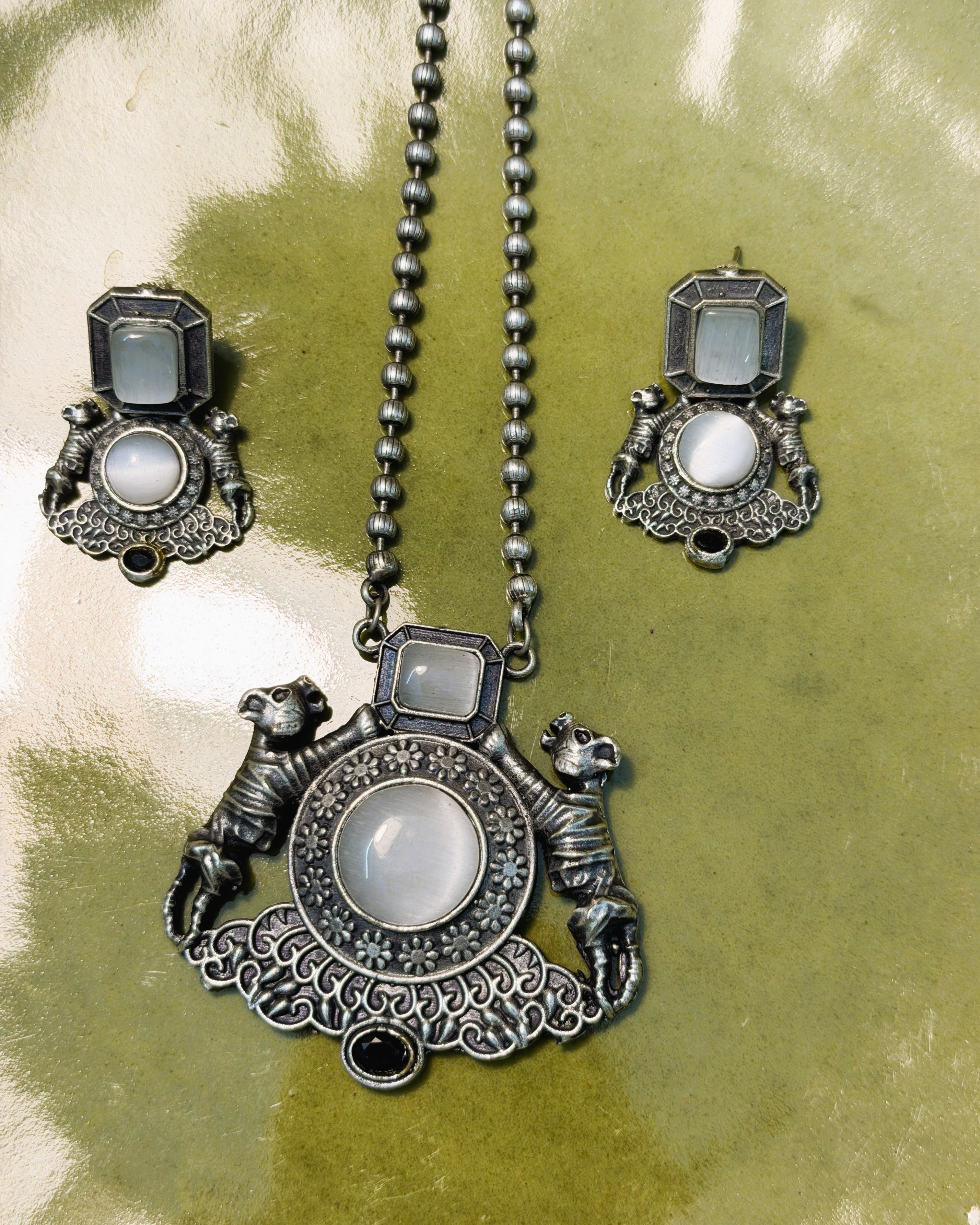 Viraasat Twin Motif Necklace Set