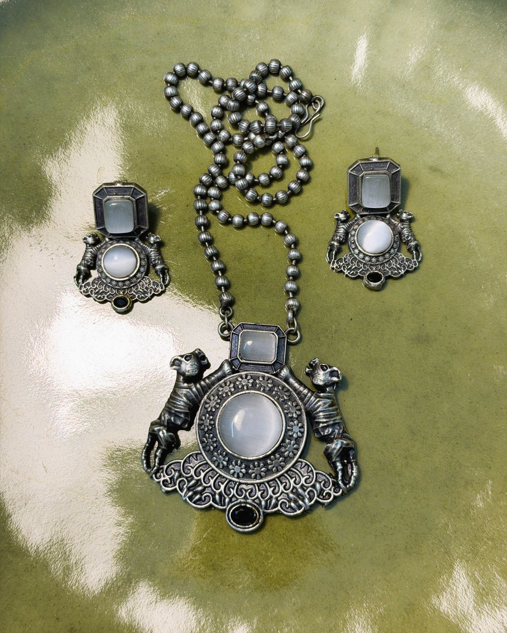 Viraasat Twin Motif Necklace Set