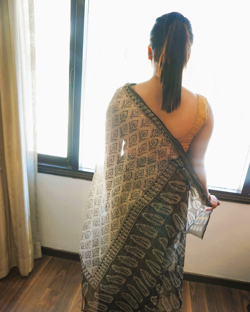 Versalia beige Kota Doria saree back view