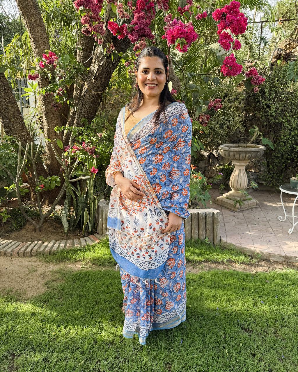 full front drape blue maheshwari silk saree sanganeri print