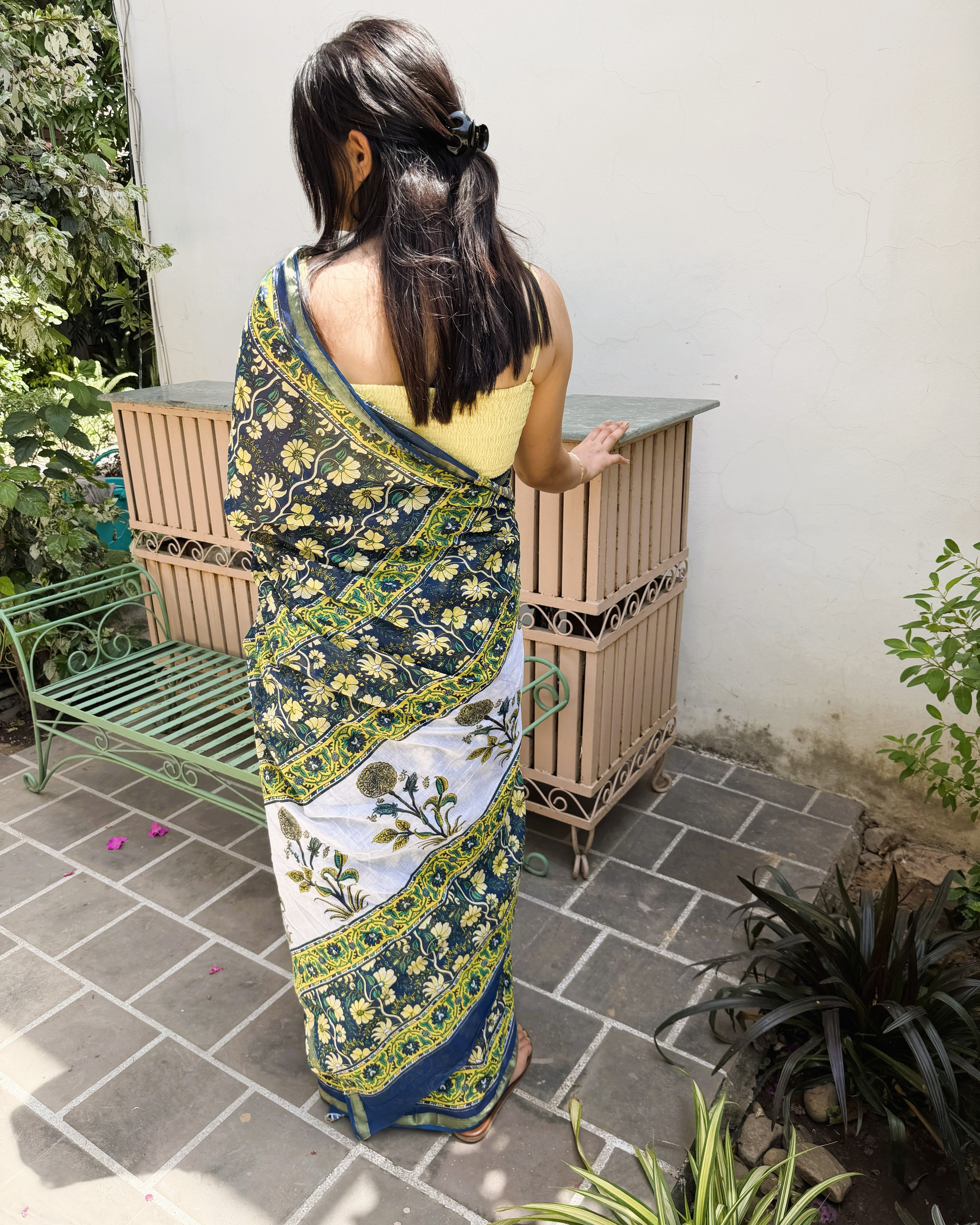 back view blue sanganeri saree with zari border pallu