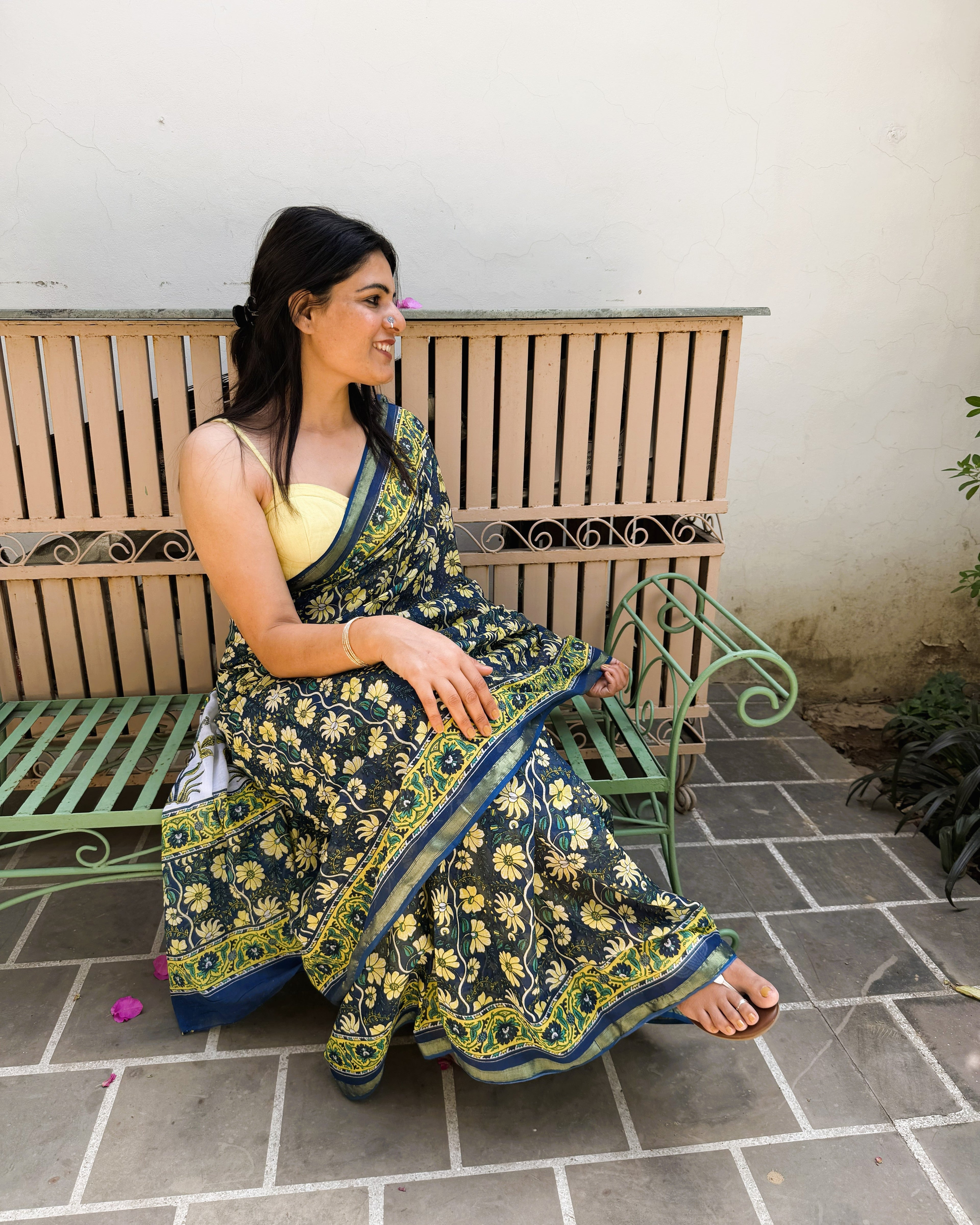 close up sanganeri floral print blue mul cotton saree