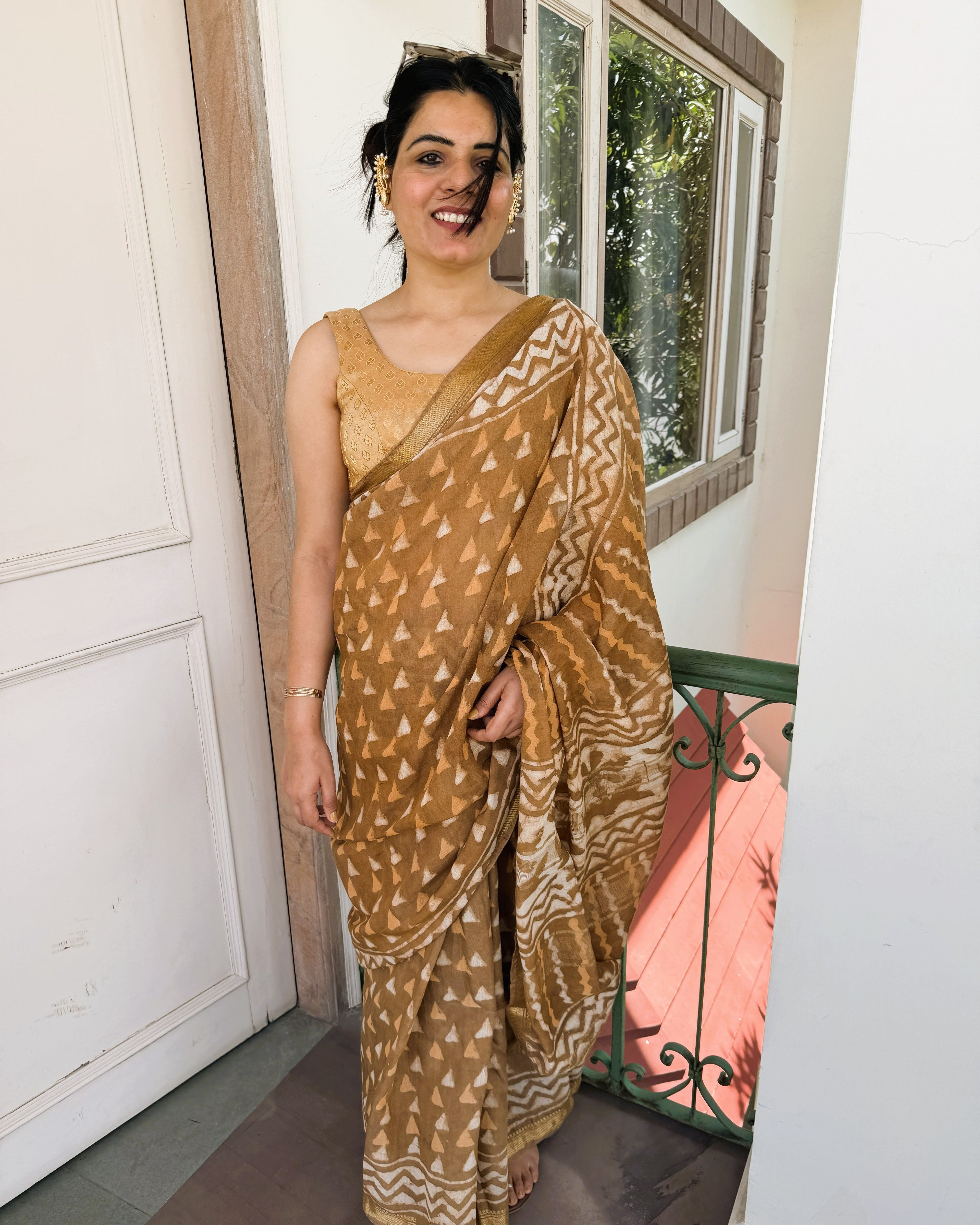 full front drape brown maheshwari silk saree handblock print