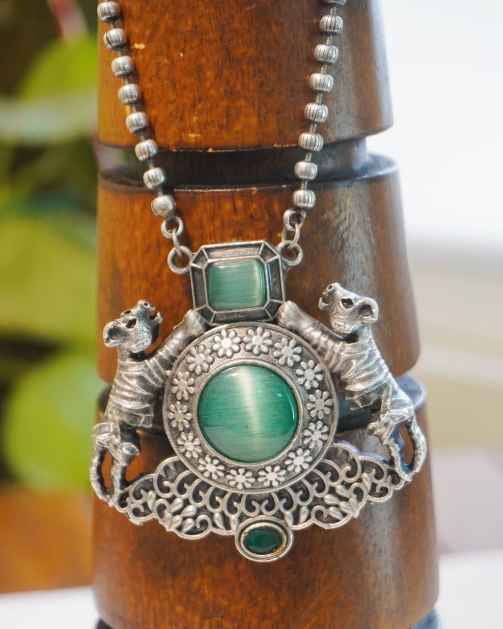Detailed view of intricate filigree and scrollwork framing the twin lion pendant of the Sher-e-Hara necklace set