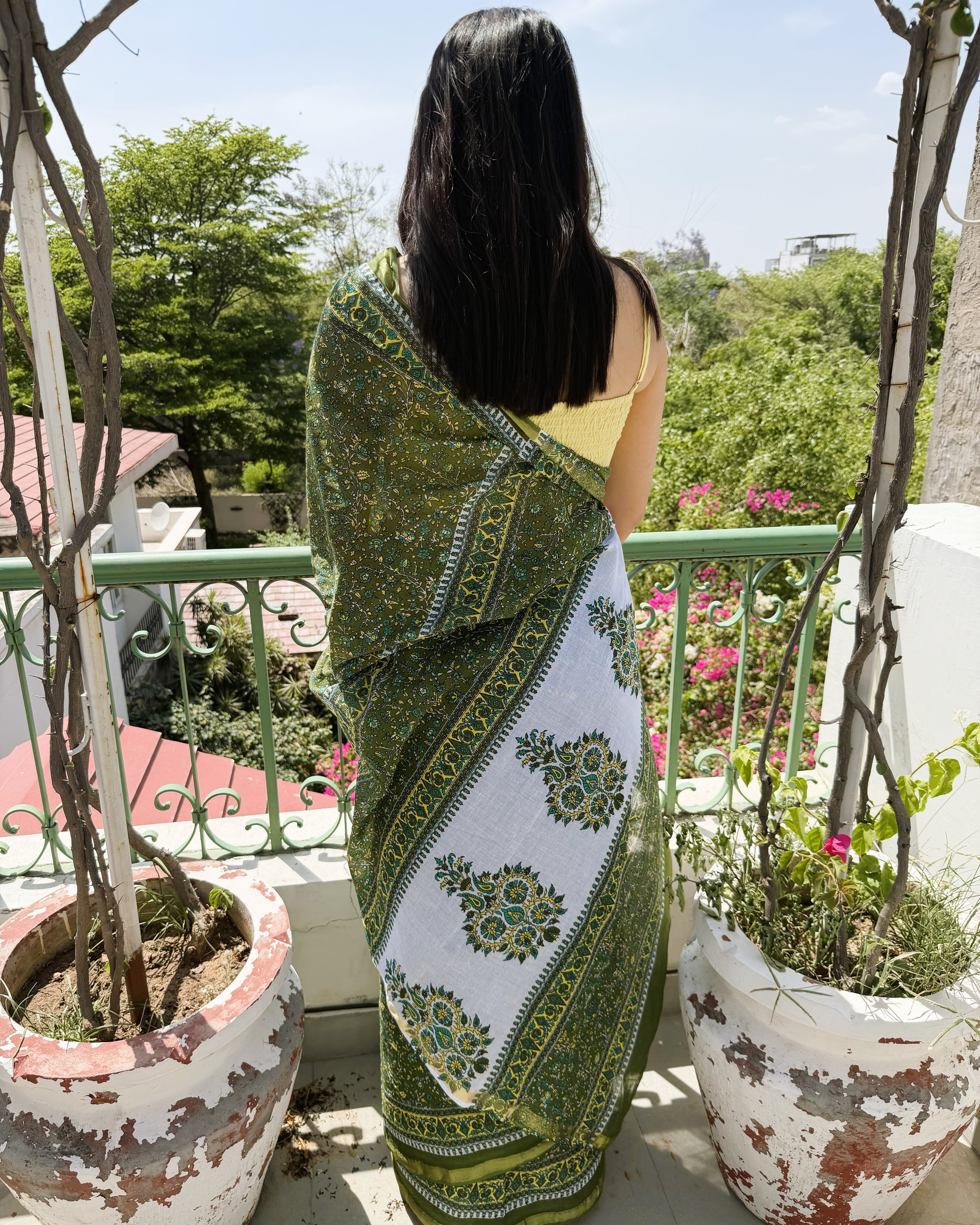back view green sanganeri saree with zari border pallu