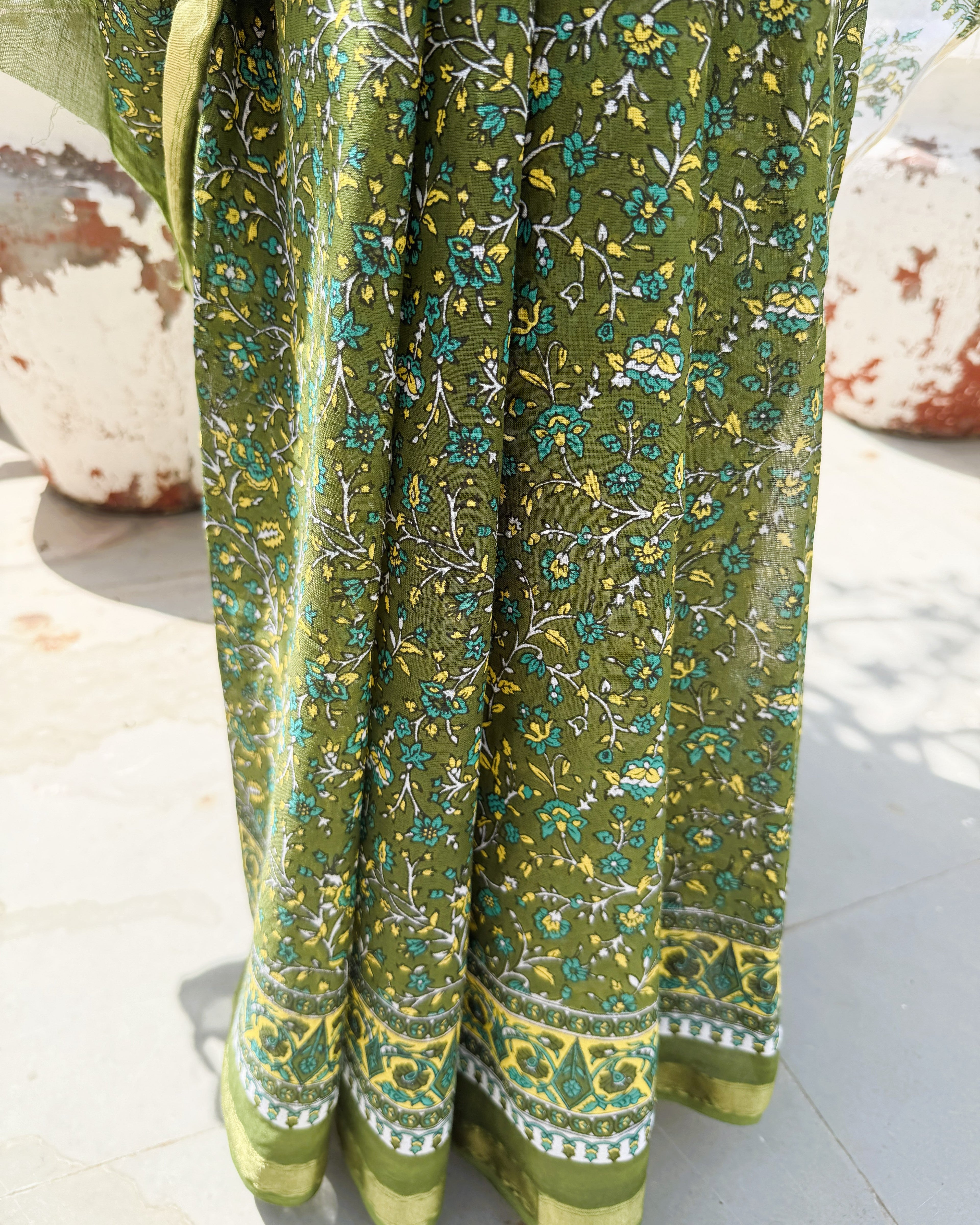 close up sanganeri floral print green saree