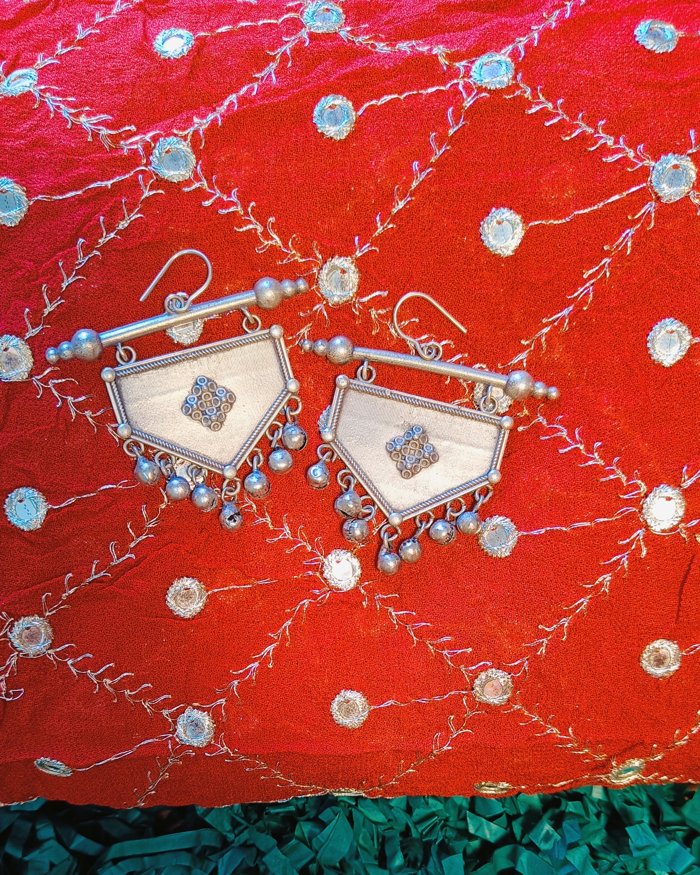 Detailed view of the horizontal top bar with graduated silver bead accents on the Khanjar shield drop earring