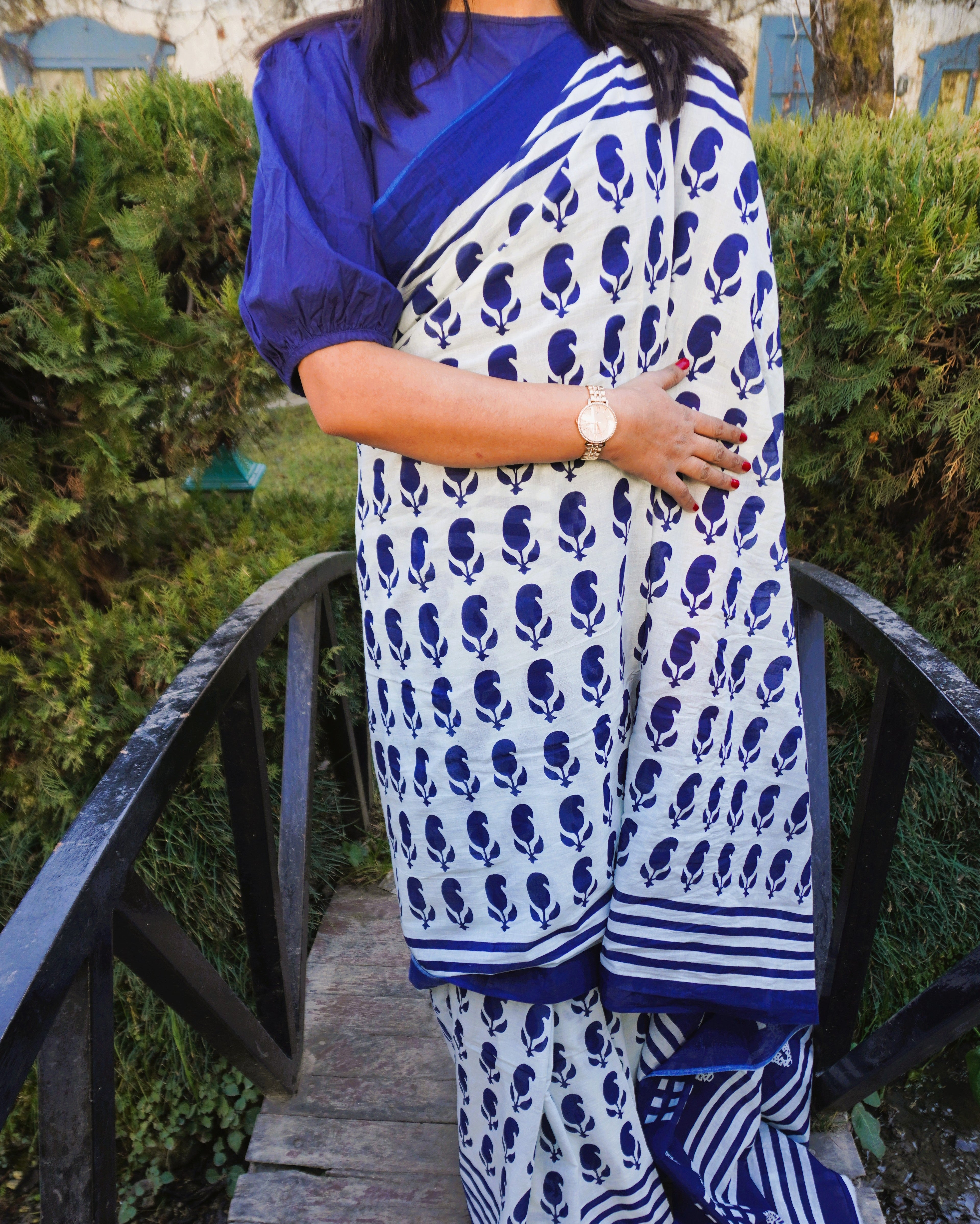 Hand block indigo leaf print mul cotton saree