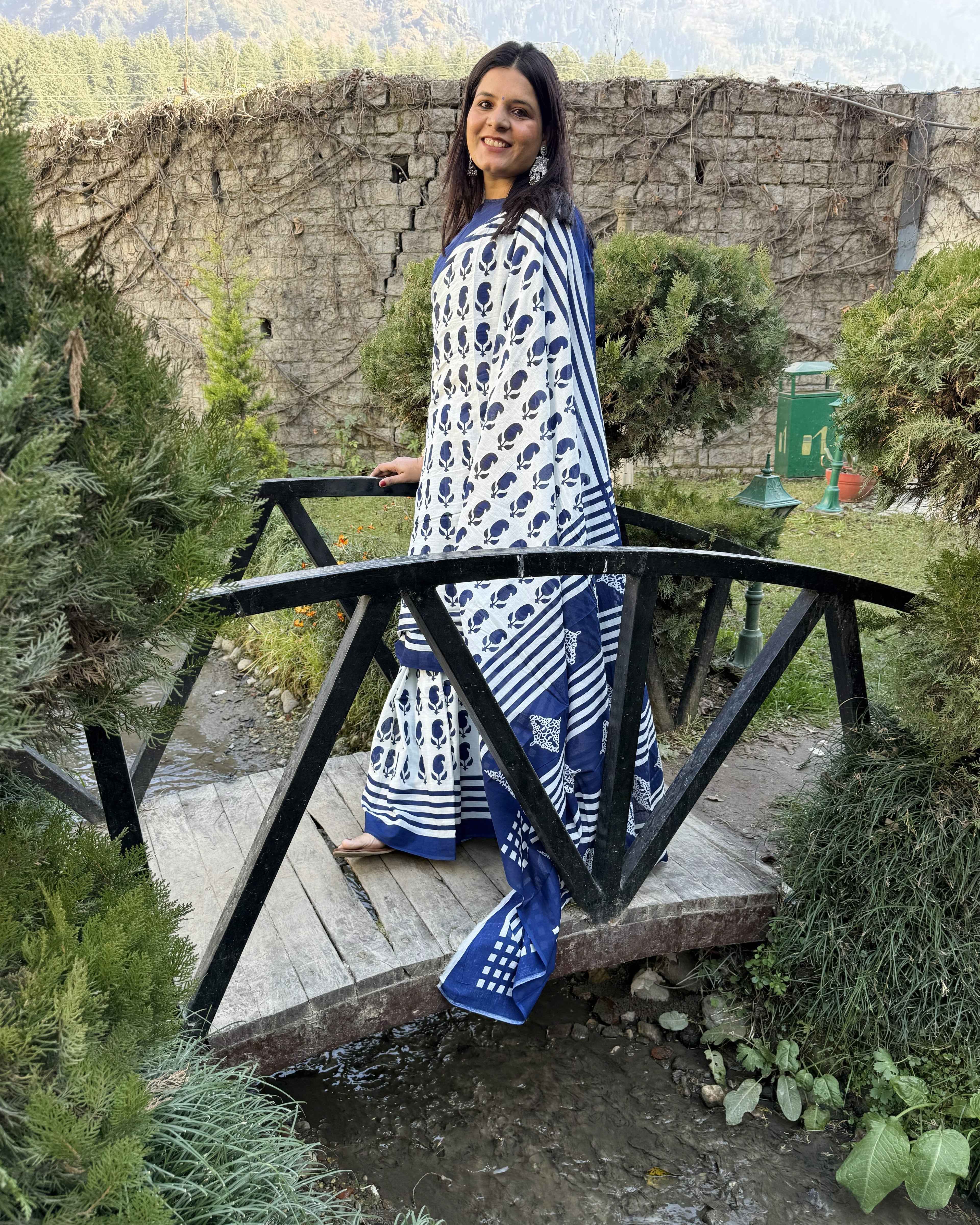 Indigo leaf print mul cotton saree in blue and white