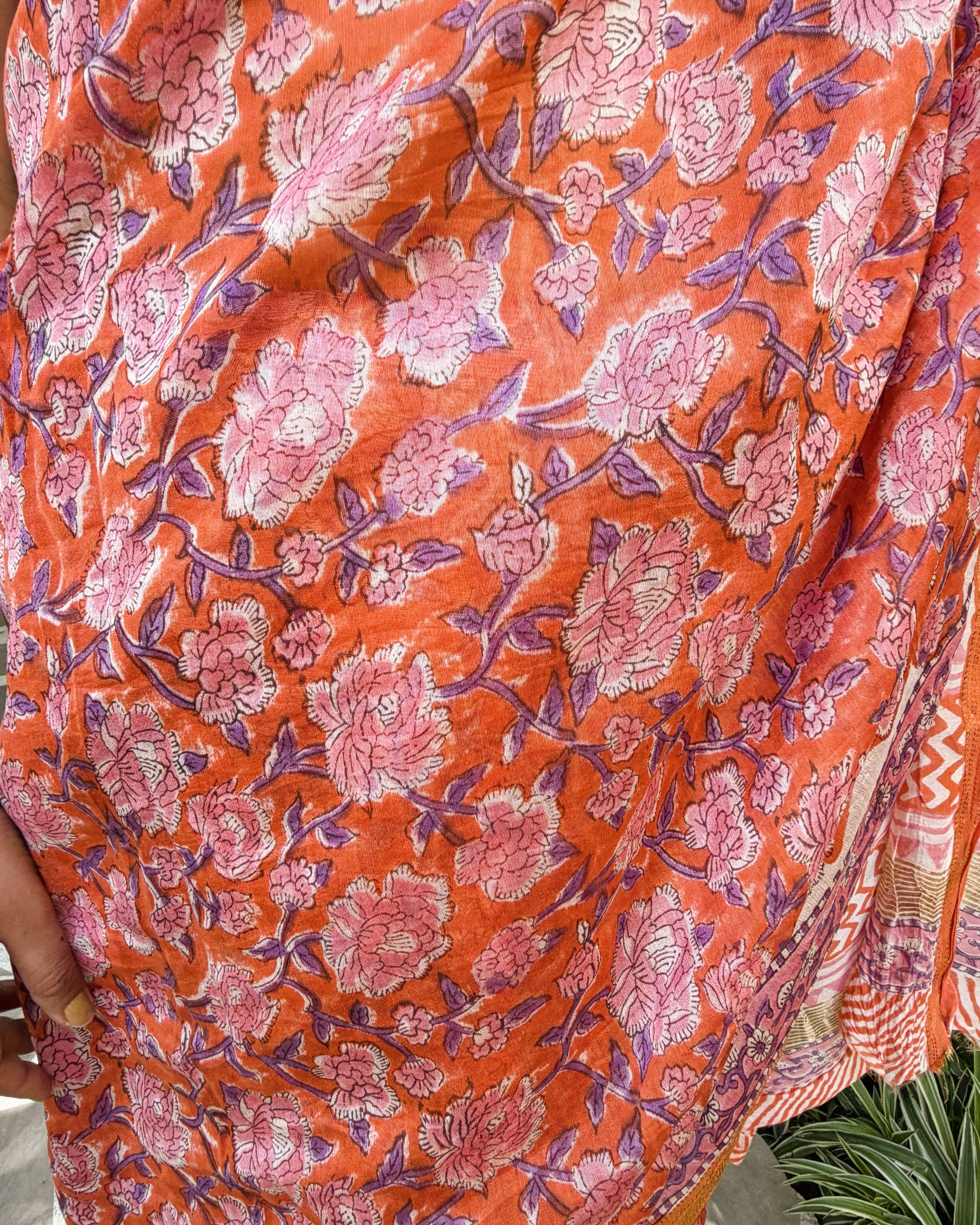 close up sanganeri floral print light orange maheshwari silk saree