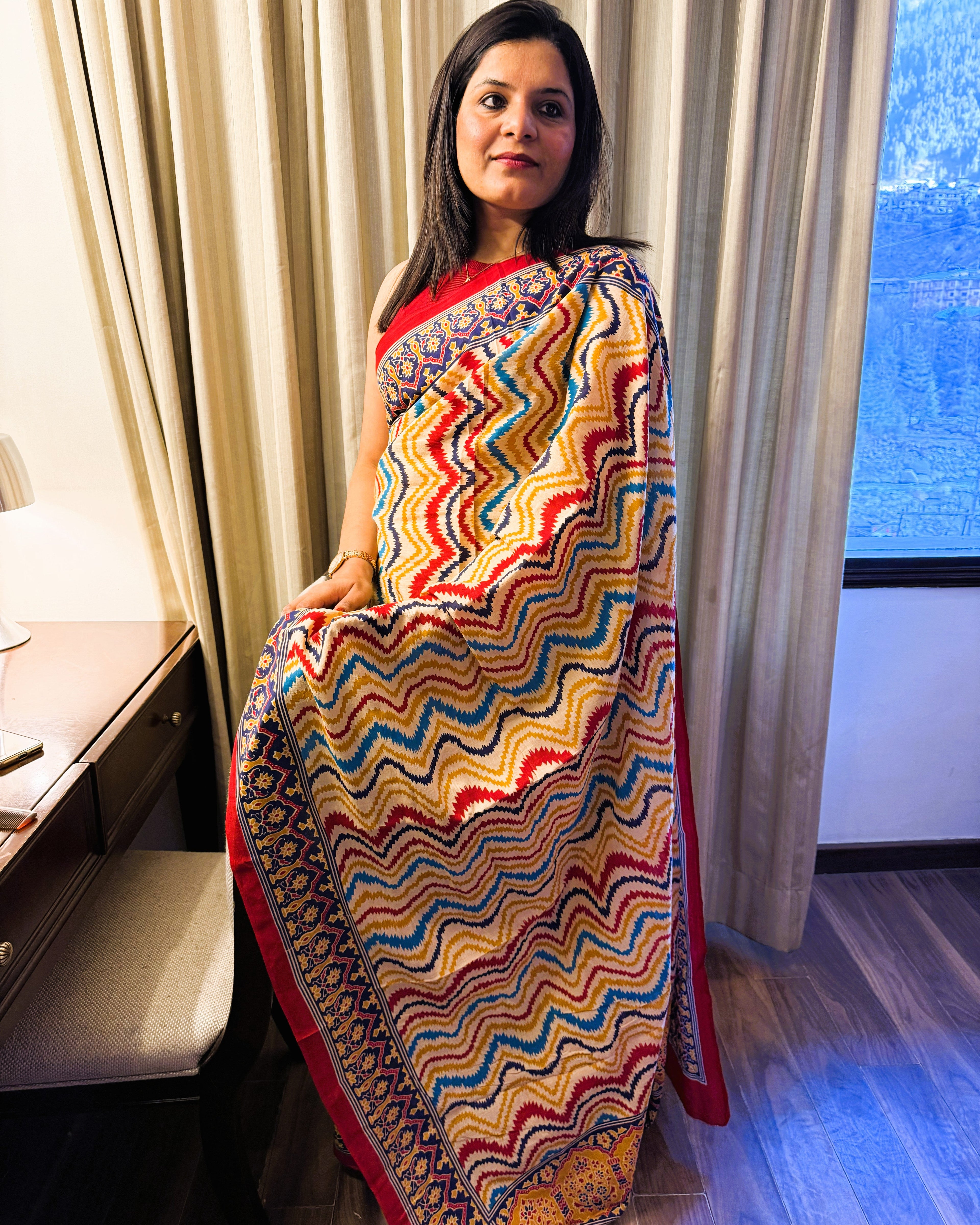 Front view of multicolour zigzag print cotton saree